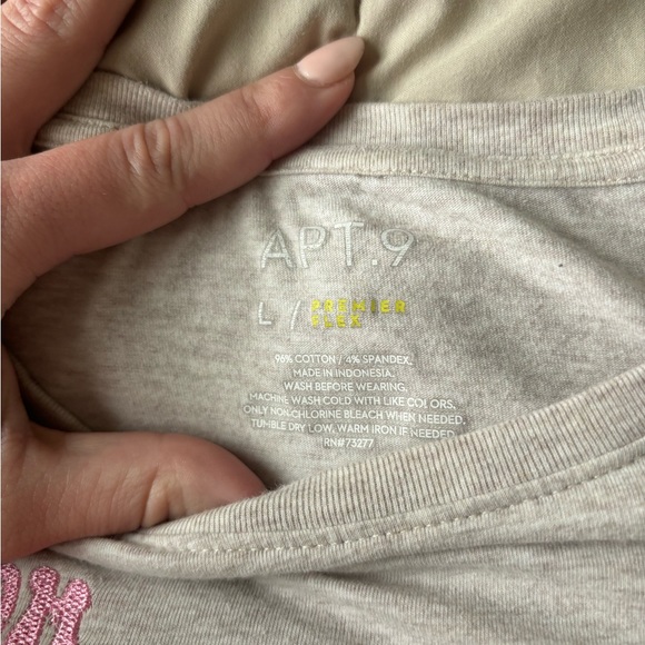 DOG MOM TEE - Picture 3 of 3